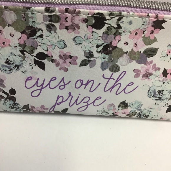 Floral “Eyes on the Prize”, Makeup Bag - Picture 3 of 5